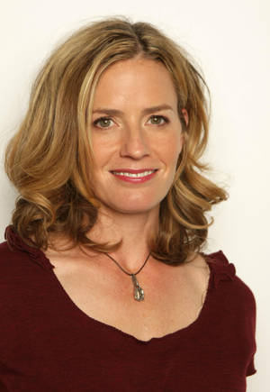 Elisabeth Shue Smiling While Looking In Front In White Background Wallpaper