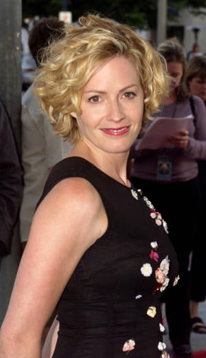 Elisabeth Shue Wearing Black Dress With Short Hair Smiling Wallpaper