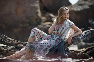 Elizabeth Olsen Model Cover Wallpaper