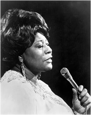 Ella Fitzgerald Singing Side View Wallpaper