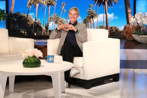 Ellen Degeneres On Studio Photograph Wallpaper