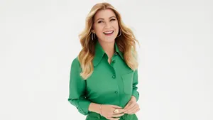 Ellen Pompeo In Green Top Wallpaper