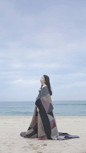 Embracing The Aesthetic Universe: Korean Star Iu Wallpaper