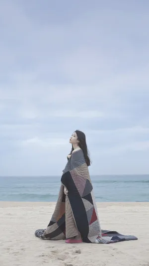 Embracing The Aesthetic Universe: Korean Star Iu Wallpaper