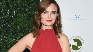 Emily Deschanel Actress Celebrity Wallpaper
