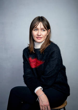 Emily Mortimer Sitting Wallpaper