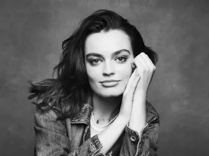 Emma Mackey Black And White Wallpaper