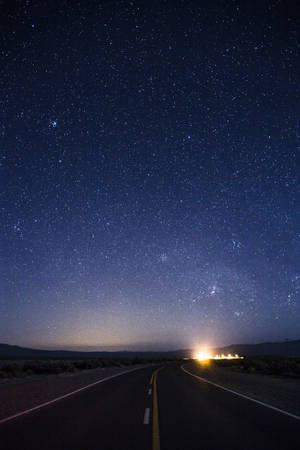 Empty Road Starry Sky Wallpaper