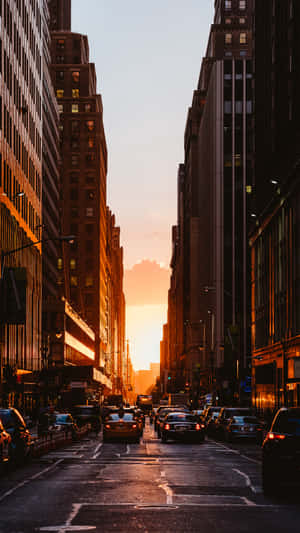 Enjoy A Picturesque City Sunset Through Your Iphone Wallpaper