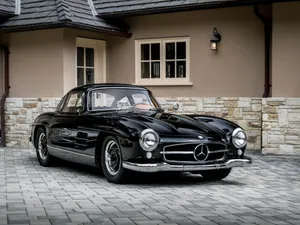 Enjoy The Classic Styling Of The Timeless Mercedes Wallpaper