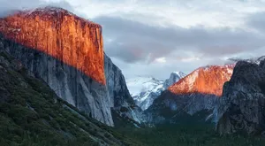 Enjoy Working On A Modern, Streamlined Apple Mac Desktop Wallpaper