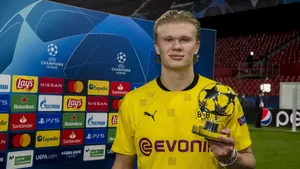 Erling Haaland With Trophy Wallpaper