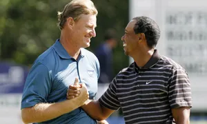 Ernie Els And Tiger Woods Handshake Wallpaper