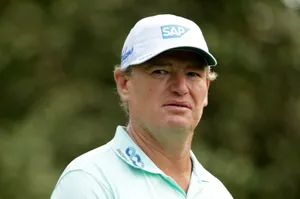 Ernie Els Green Background Wallpaper