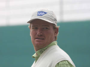 Ernie Els Looking Over His Shoulder Wallpaper