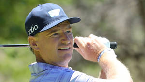 Ernie Els Smilng With Golf Club Wallpaper