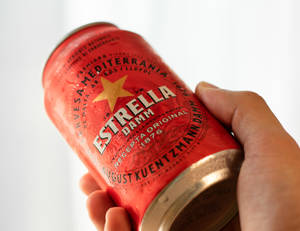 Estrella Damm In A Can Wallpaper