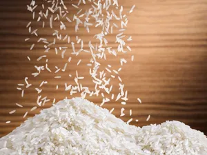 Falling Rice Into A Mound Wallpaper