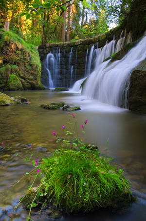 Falling Water Of Geratser Wasserfall Wallpaper