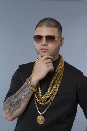 Farruko With Golden Chains Wallpaper