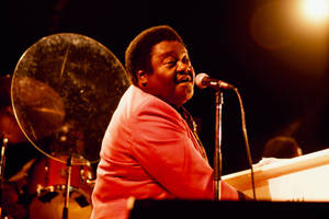 Fats Domino Receiving The Grammy Lifetime Achievement Award Wallpaper