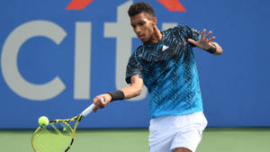 Felix Auger Aliassime Underhand Receive Wallpaper