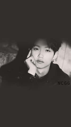 Felix Of Stray Kids Showing Off His Charismatic Charms Wallpaper