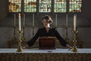 Fleabag On The Church Altar Wallpaper