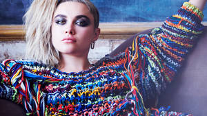 Florence Pugh In Crocheted Sweater Wallpaper