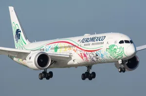 Flying Aeromexico Airline Boeing 787-9 Dreamliner Landing Gears Wallpaper