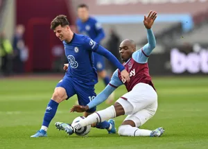 Football Defensive Tackleon Field Wallpaper