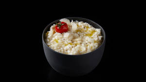 Fresh And Zesty Tomato Risotto Served In A Bowl Wallpaper