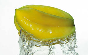 Fresh Carambola Dripping Water Wallpaper