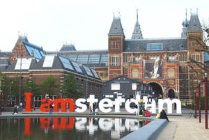 Front Of Rijksmuseum With Amsterdam Sign Wallpaper