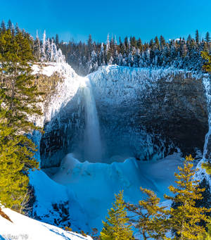 Frozen Waterfall In Winter Wallpaper