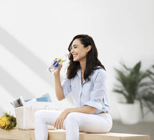 Gal Gadot For Smartwater Wallpaper