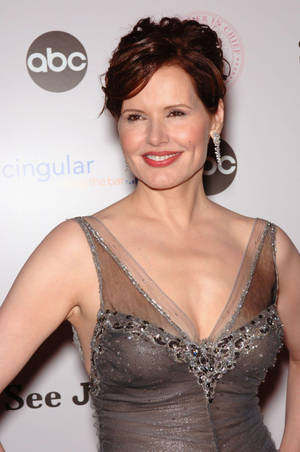 Geena Davis At The Premiere Screening 2005 Wallpaper