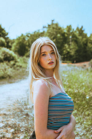 German Girl Stripe Tube Top Wallpaper