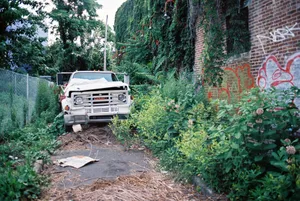 Ghetto Hood Abandoned Truck Wallpaper