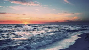 Glorious Sunset At The Iconic Chennai Beach Wallpaper