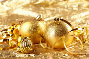 Gold Christmas Balls Wallpaper