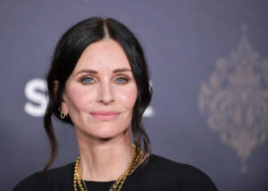 Gold Necklace Courteney Cox Wallpaper