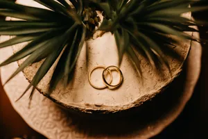 Gold Rings Wallpaper