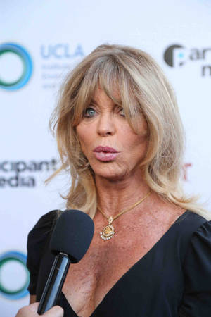 Goldie Hawn Celebrity Producer Shocked Expression Wallpaper