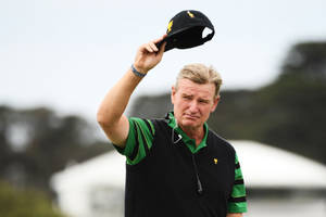 Golf Legend Ernie Els Salutes The Crowd Wallpaper