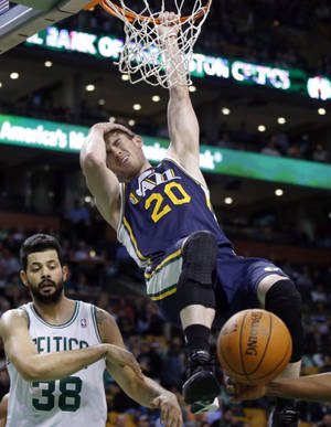 Gordon Hayward Jazz Slam Dunk Wallpaper