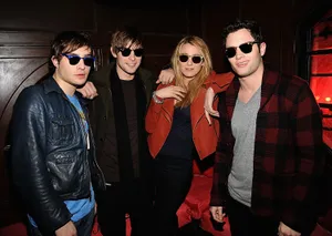 Gossip Girl Cast With Sunglasses Wallpaper