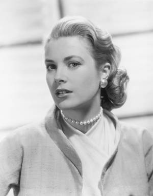 Grace Kelly Pearl Necklace Wallpaper