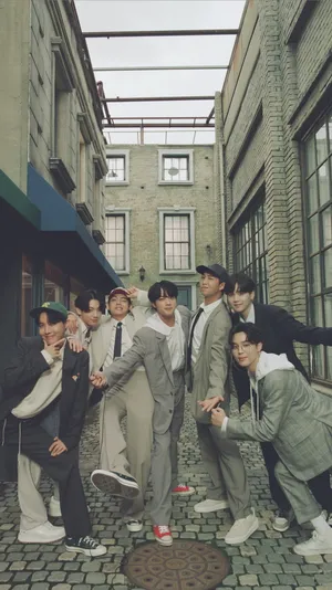 Gray Aesthetic Lockscreen Bts Group Wallpaper