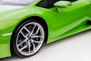 Green Lamborghini Wheel Close Up Wallpaper